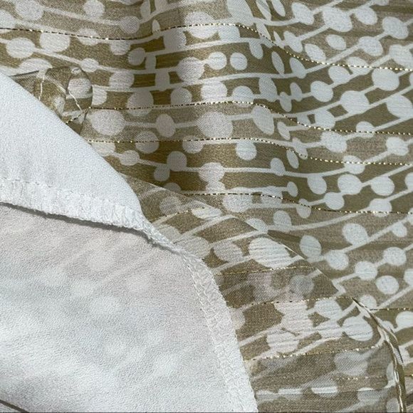 Tyche, Balloon Sleeve V-Neck Blouse - Picture 14 of 17